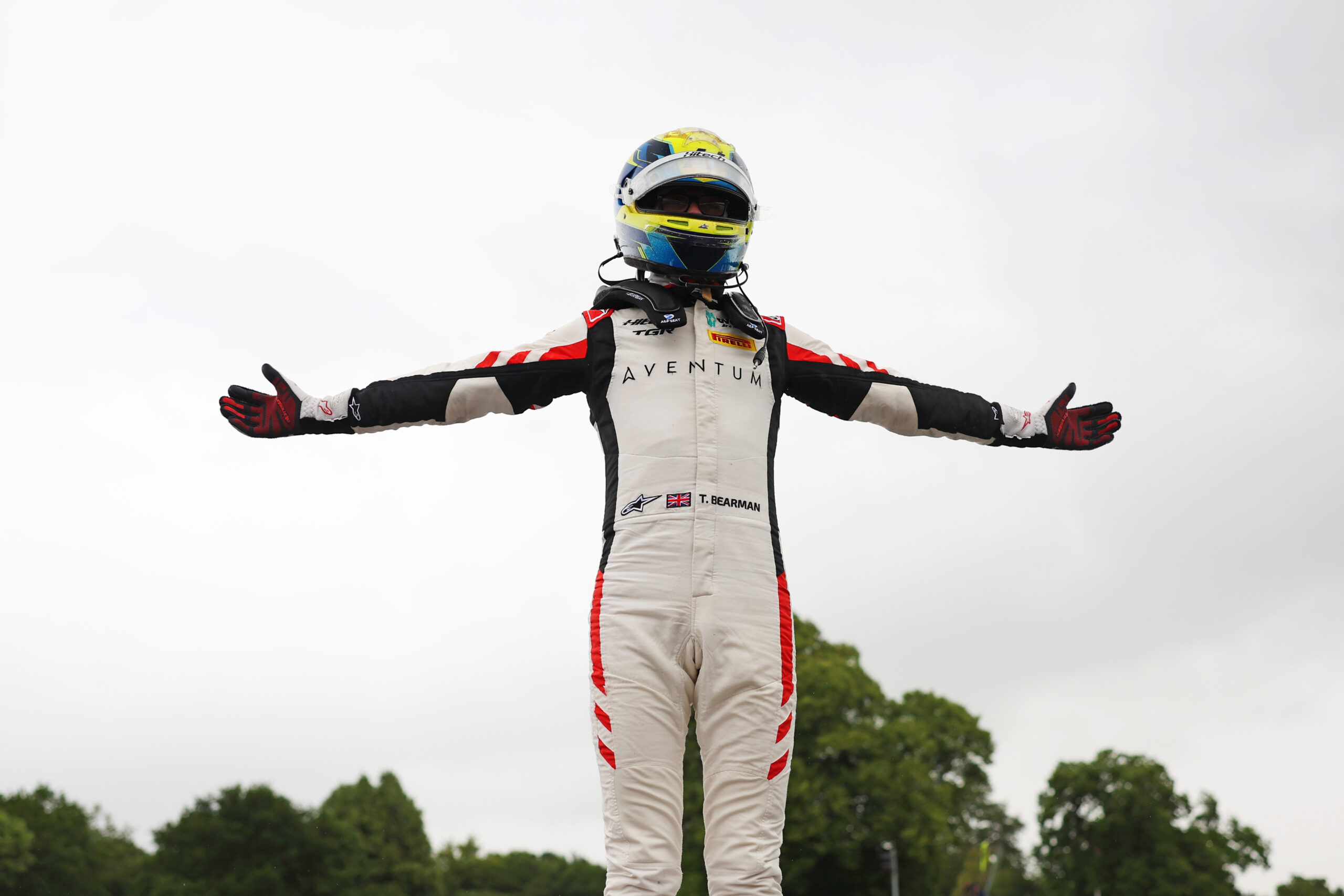 Jimmy Piszcyk and Thomas Bearman triumph at Oulton Park