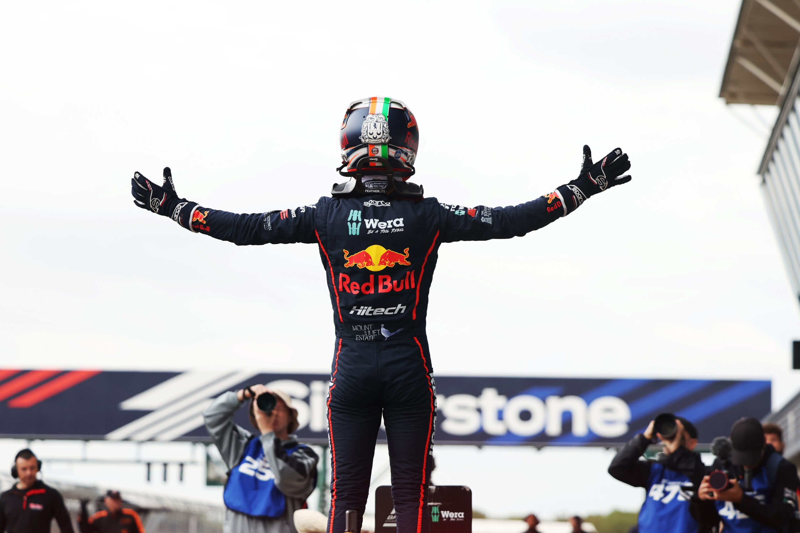 Fionn McLaughlin extends British F4 lead with sublime Silverstone win